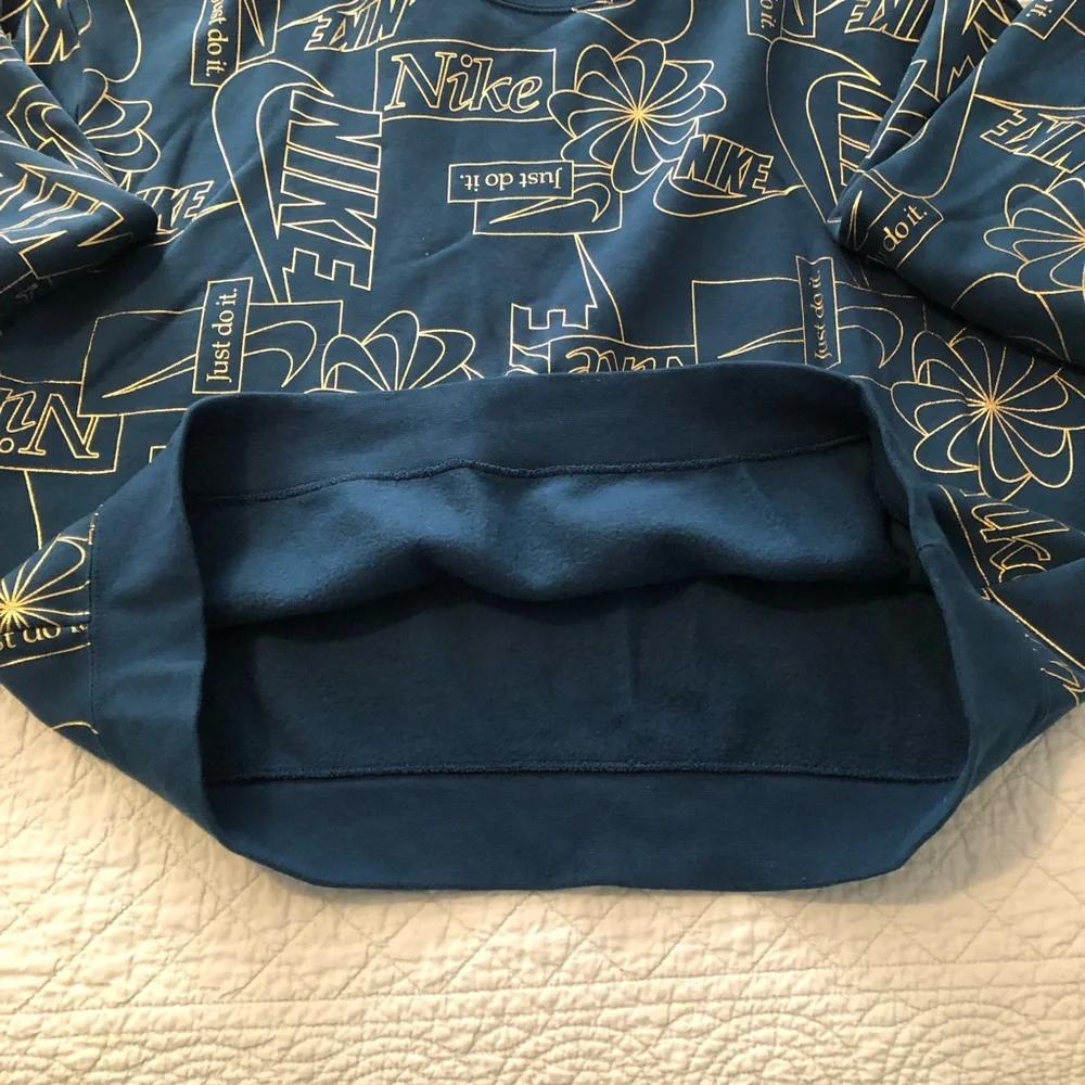 Nike Icon Clash All Over Print sweatshirt. Size large.